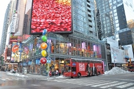 M&M Store NYC by Jorge Láscar